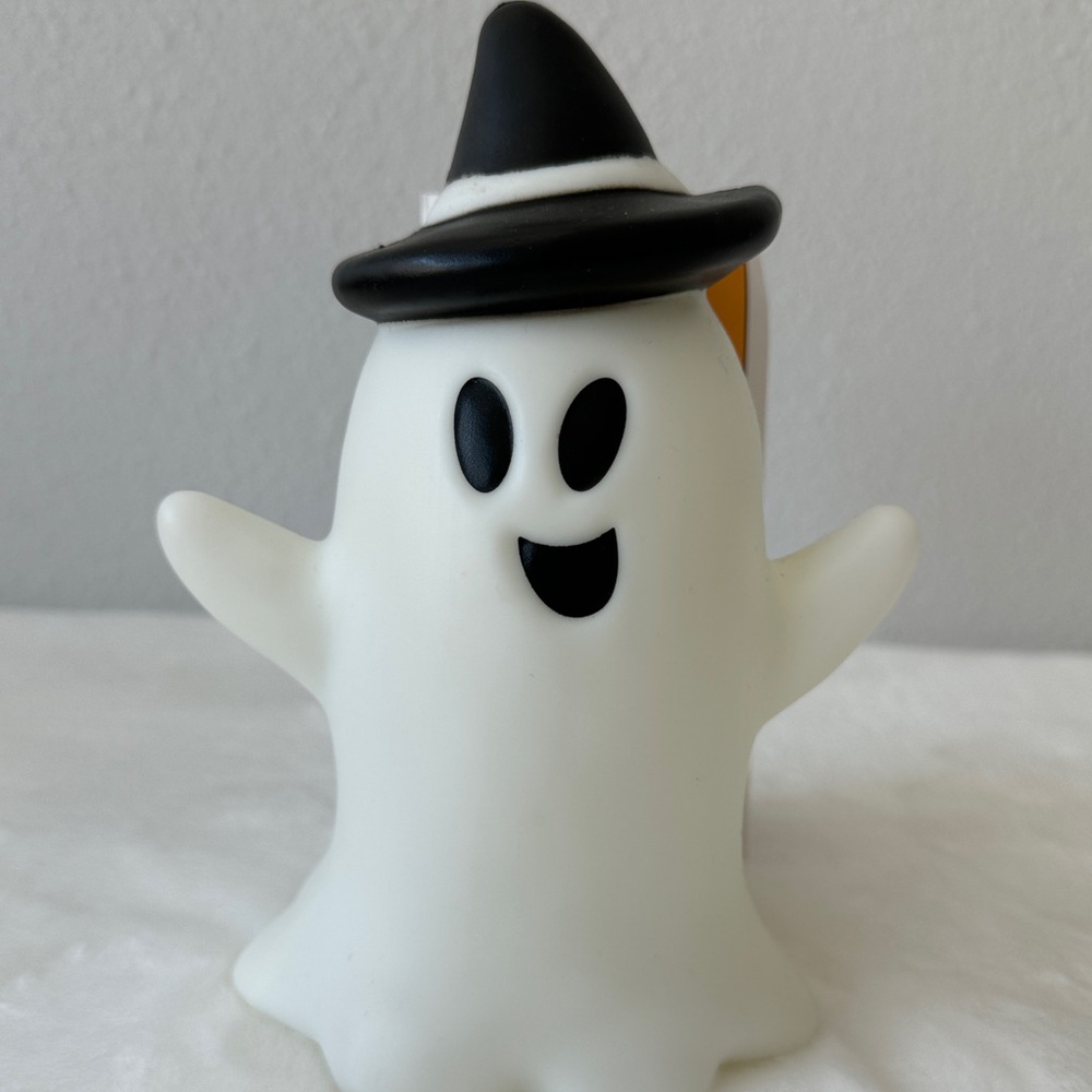 Light-up molded Halloween Ghost Small 6.25inch Indoor Decorative.